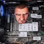 Técnico frustrado descompone la placa base