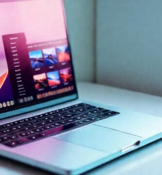 MacBook Pro captura fotos profesionales vibrantes
