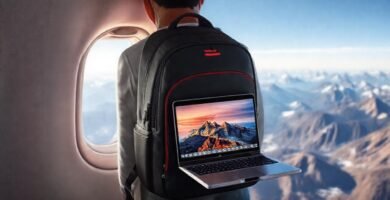 Viaje aventurero con tecnología compacta y colorida