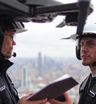 Piloto de drones recibe formación profesional